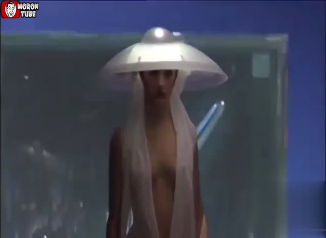 Video :An really strange headgear